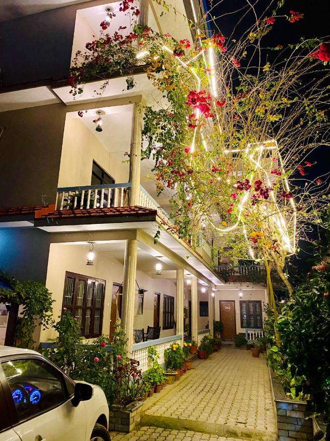 Peacock - A Family-Run Hotel Sauraha Exterior foto