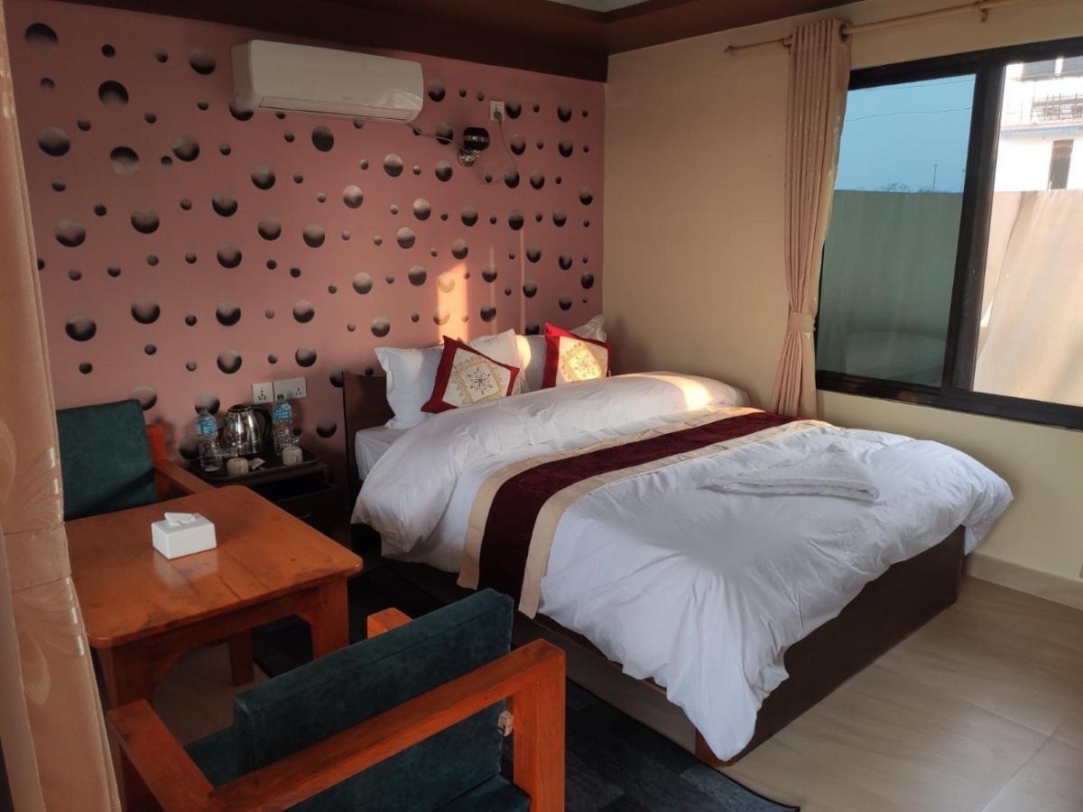 Peacock - A Family-Run Hotel Sauraha Exterior foto