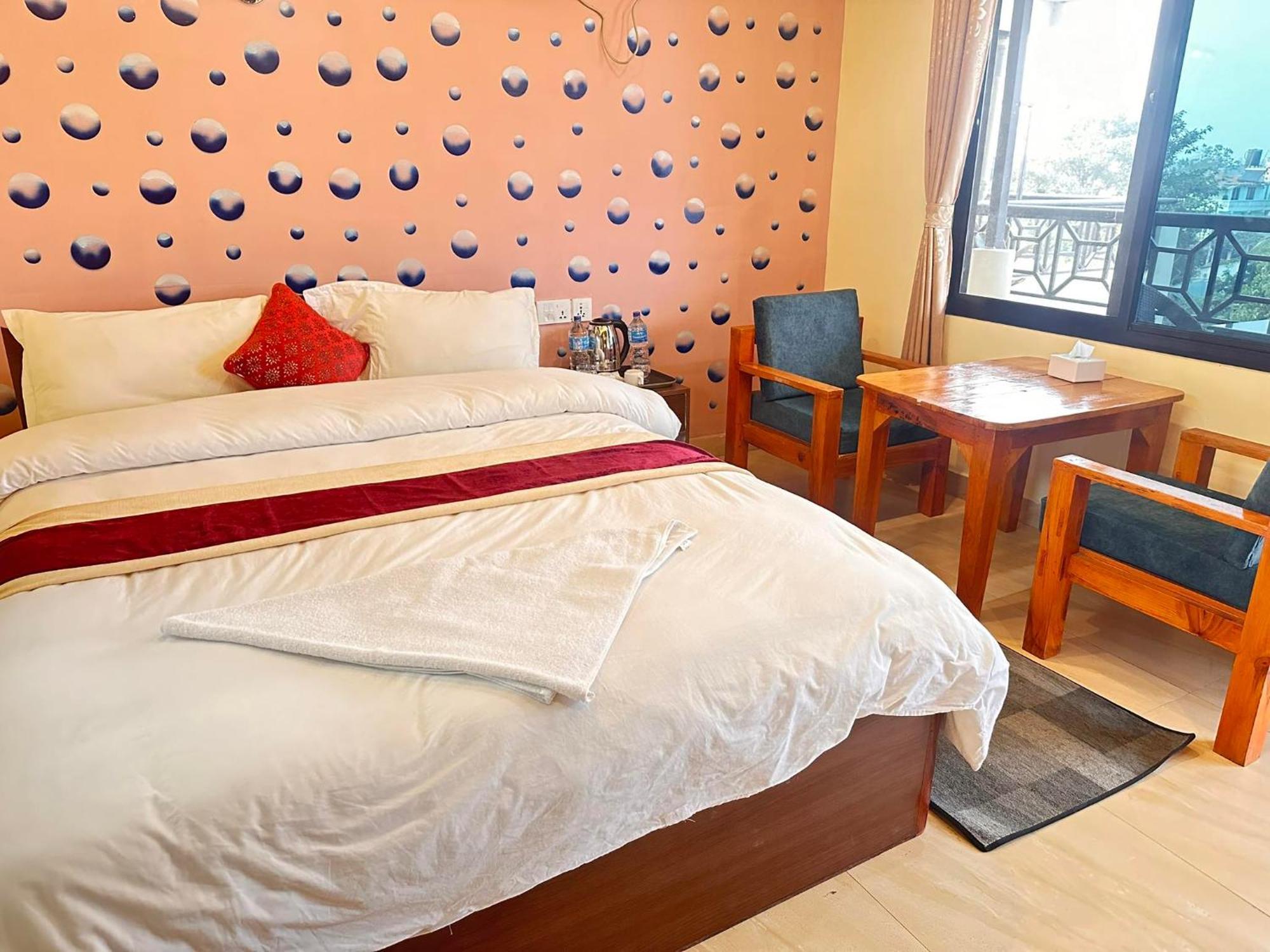 Peacock - A Family-Run Hotel Sauraha Exterior foto