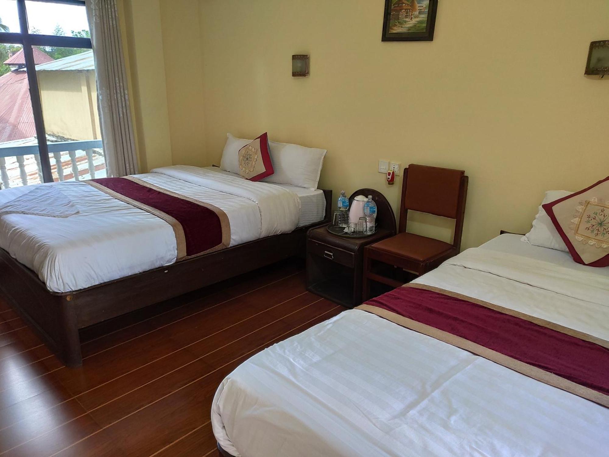 Peacock - A Family-Run Hotel Sauraha Exterior foto